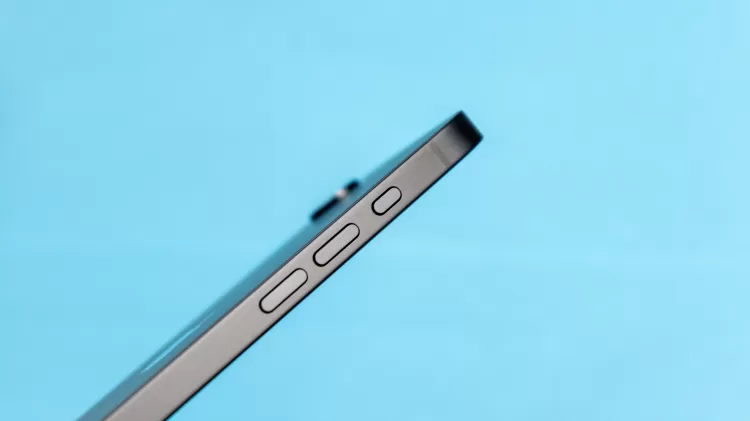 Apple iPhone 16e 10 5828x3271x