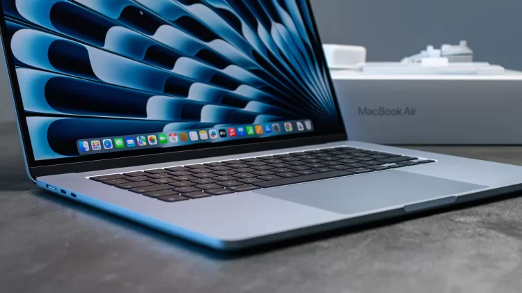 MacBook Air M4 16 6000x3368x