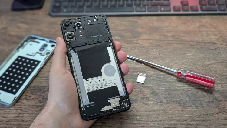 PXL 20250427 101410109PORTRAIT 4032x2268x CMF Phone 2 Pro