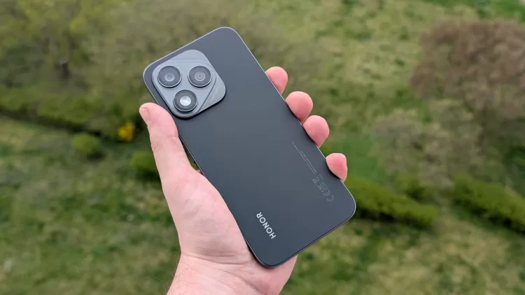 Recenze Honor 400 Lite – když displej hraje hlavní roli