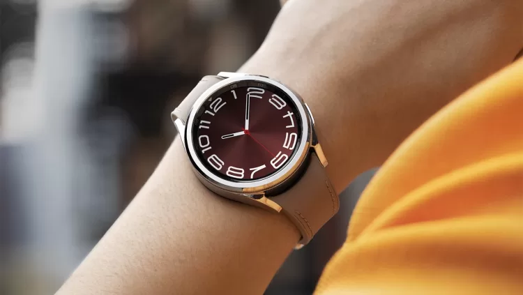 Obsah obrázku hodiny, Módní doplňky, hodinky, Analogové hodinkyGalaxy Watch UltraObsah generovaný pomocí AI může být nesprávný.