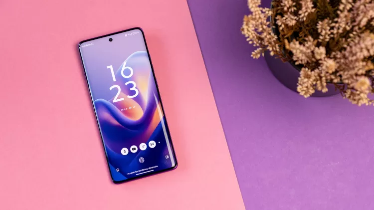 Motorola Edge 60 Pro 10 6000x3368x