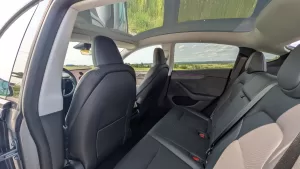 tesla modely interier (1) 2560x1440x
