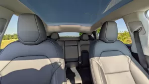 tesla modely interier (10) 2560x1440x