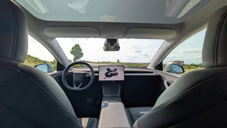 tesla modely interier (2) 2560x1440x