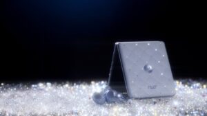 motorola razr 2025 buds loop swarovski 1 0x0x