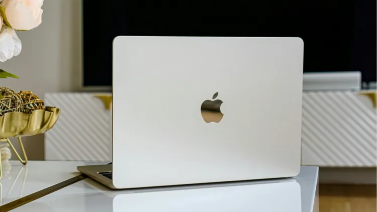 Nová služba vám v Česku pronajme MacBook Air jen za 429 Kč měsíčně