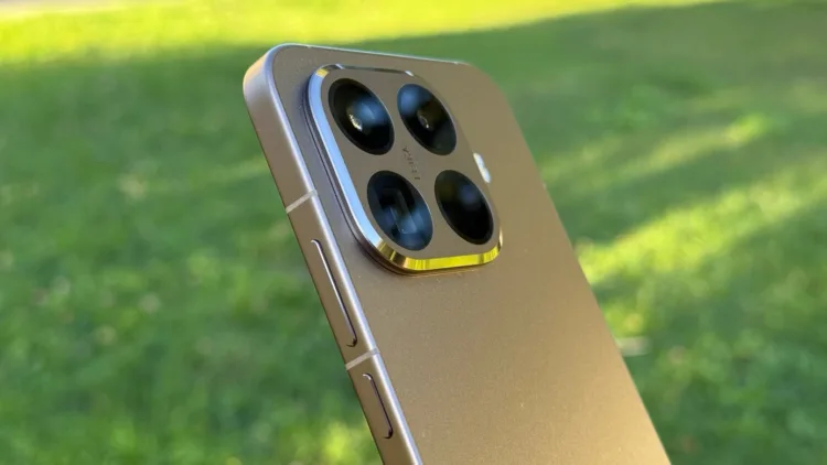 Obsah obrázku tráva, venku, poleObsah generovaný pomocí AI může být nesprávný.