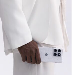 motorola edge 70 swarovski 3 0x0x