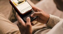 Power Keyboard je powerbanka i klávesnice s magnetickým uchycením