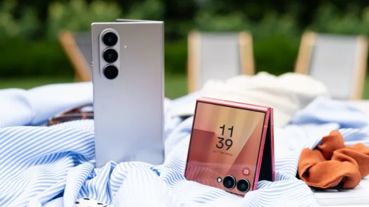 Obsah obrázku Mobilní telefon, venku, ubrus, dekaObsah generovaný pomocí AI může být nesprávný.