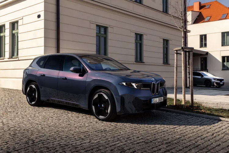 P90631756 lowRes bmw ix3 additional p 2250x1500x