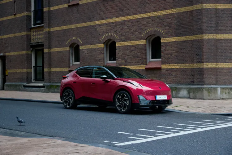 lynk co 02 1000x667x