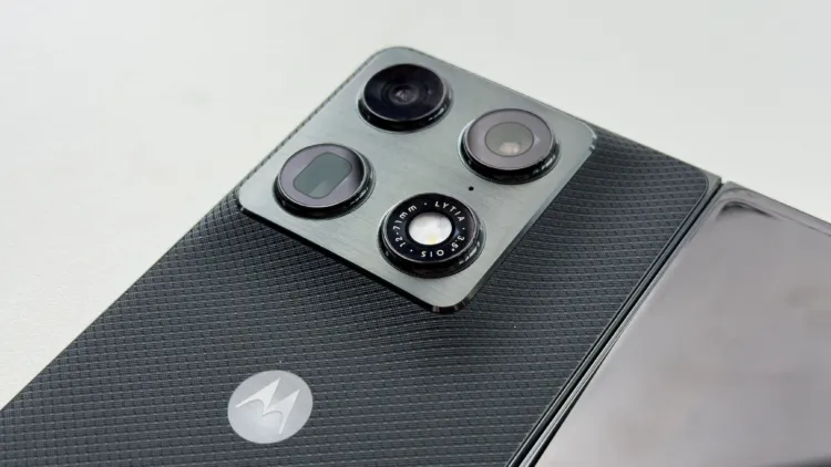 motorola razr fold 6 4032x2268x
