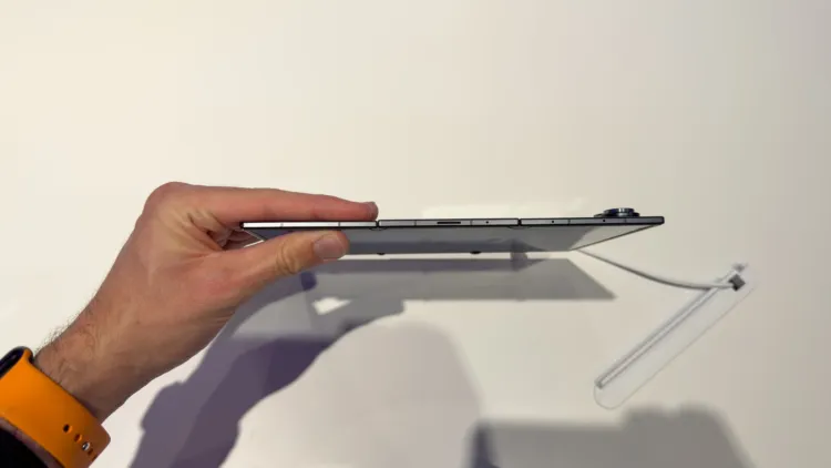 samsung galaxy z trifold 5 7927x4459x