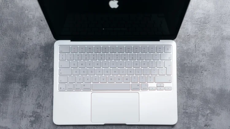 MacBook Neo jen za 299 Kč měsíčně. Pronajměte si ho a ušetříte tisíce