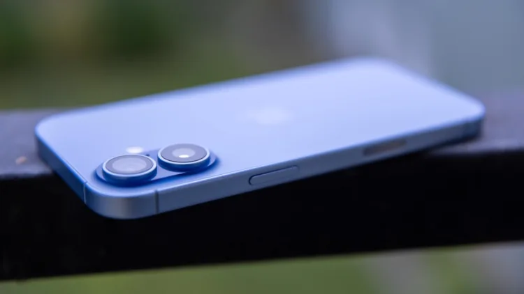 Pouze do půlnoci: iPhone Air za pouhých 19 990 Kč nebo Galaxy S25 levnější o 14 tisíc