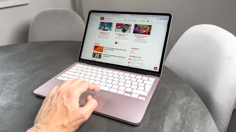 MacBook Neo 11