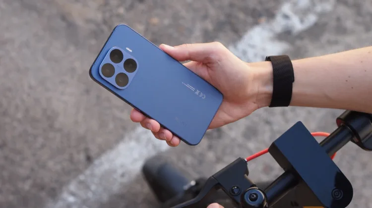 Telefon a k němu elektrokoloběžka zdarma. Skvělé Xiaomi 17T Pro je tady