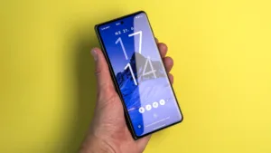 Motorola razr fold 08