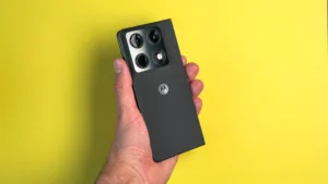 Motorola razr fold 14