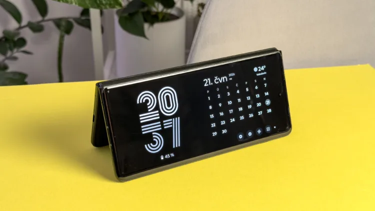 Motorola razr fold 3