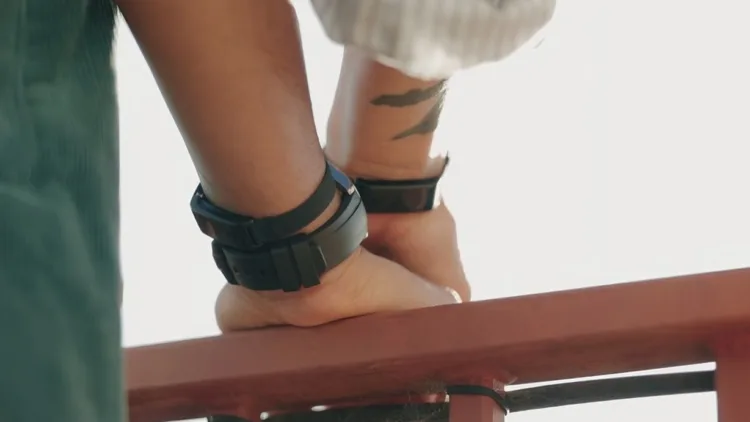 Jaye Band: Náramek bez senzorů, který má krotit vaši závislost na telefonu