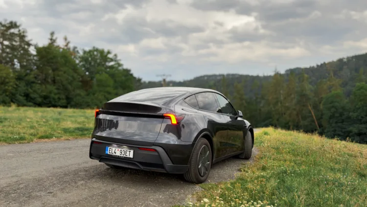 Tesla_Model_Y_Standard-10 Tesla Model Y Standard 10