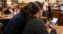Anketa: Půjčíte někomu odemknutý telefon z ruky bez dozoru?