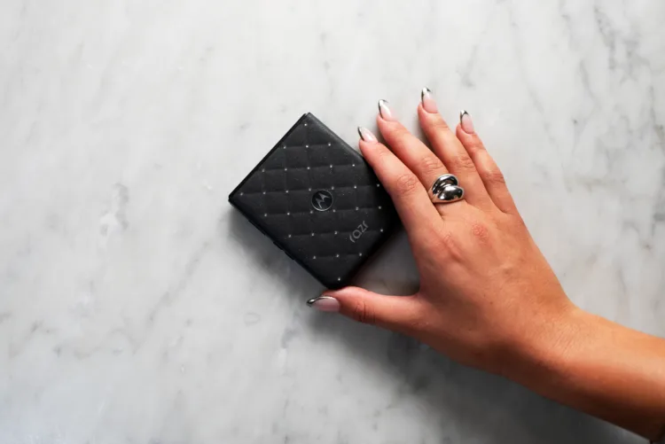 Krystaly Swarovski zdobí model Razr 70 od Motoroly