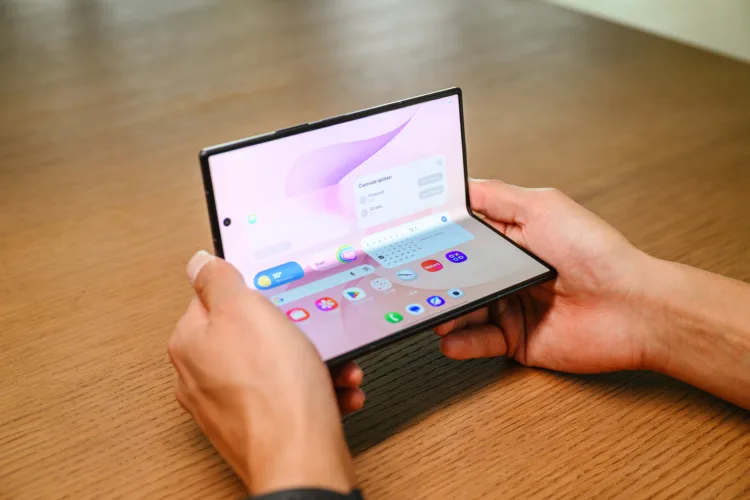 Galaxy Z Fold8 Ultra 57