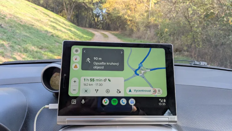Android Auto do jakéhokoliv auta zdarma? Stačí starý tablet ze šuplíku