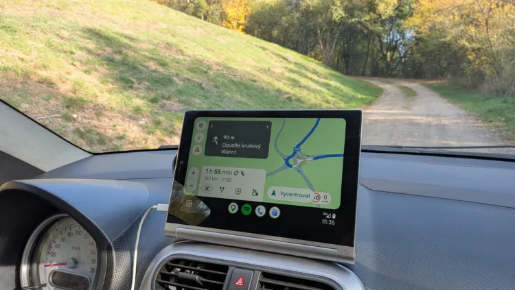 Android Auto do jakéhokoliv auta zdarma? Stačí starý tablet ze šuplíku
