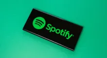 Spotify utahuje šrouby kolem rodinného sdílení. Nově bude požadovat ověření pomocí QR kódu