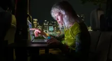 Apple láme tradice: MacBook Pro přichází s dotykovým displejem a Dynamic Island