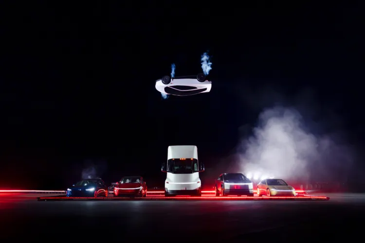 Umi Rana Nová Tesla Roadster zrychlí z nuly na sto za 0,8 sekundy. Umí jezdit ...